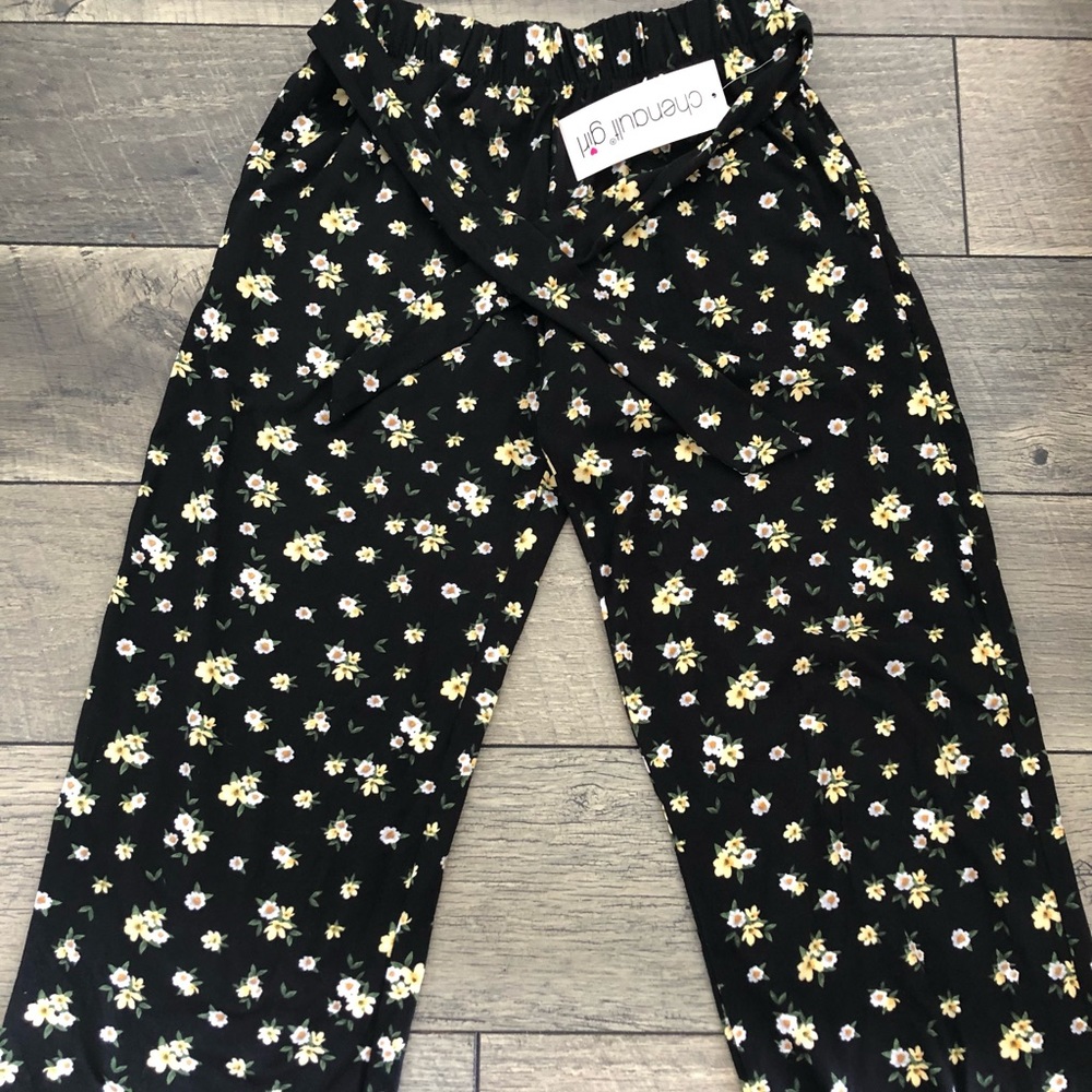 Size 7 Chennault Girl Elena Knit Paperbag Pant
